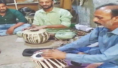 israr hussain checks a tabla in his workshop in dijkot photo app israr hussain checks a tabla in his workshop in dijkot photo app