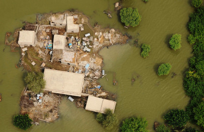 un says 800 000 people cut off by floods