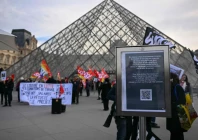 a notice informs members of the public of the closure of the louvre museum as members of the french cgt union protest outside the entrance as museum workers voted to go on strike against increasingly deteriorating working conditions photo afp