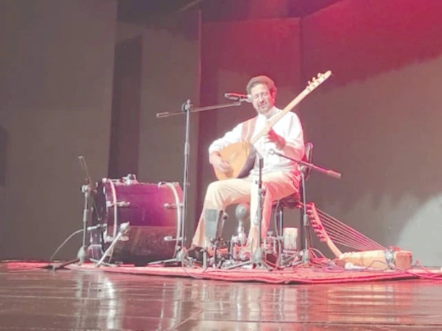 One musician, many worlds