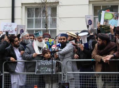 muslims in london protest holy quran desecration muslims in london protest holy quran desecration