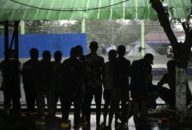 india arrests 7 foreigners