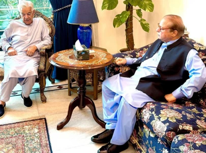 khawaja asif meets nawaz sharif amid resignation rumours