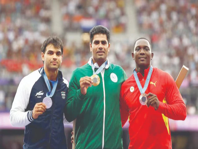 gold medallist arshad nadeem of pakistan celebrates with his medal on the podium with silver medallist neeraj chopra of india and bronze medallist anderson peters of grenada at stade de france on august 9 photo reuters gold medallist arshad nadeem of pakistan celebrates with his medal on the podium with silver medallist neeraj chopra of india and bronze medallist anderson peters of grenada at stade de france on august 9 photo reuters