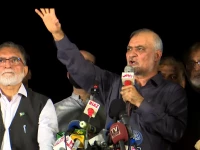 jamaat e islami ji emir hafiz naeemur rehman addresses the participants of a protest sit in at qurtaba chowk in lahore on friday screengrab