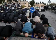 palestinian muslim worshippers pray by a road to mark the end of ramazan as they are not permitted to attend the eidul fitr prayers at al aqsa compound in jerusalem on march 20 2026 photo reuters