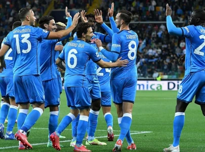 nervy napoli squeeze past lecce ahead of milan tie