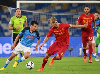 napoli draw with lecce to leave roma