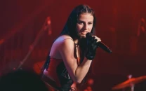 singer natalie jane pauses show as childhood bully apologises mid show singer natalie jane pauses show as childhood bully apologises mid show