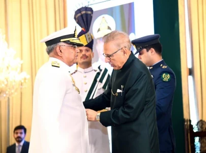president confers nishan e imtiaz upon new naval chief president confers nishan e imtiaz upon new naval chief