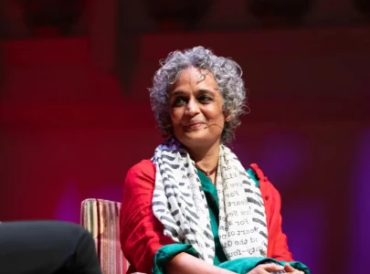 indian author arundhati roy says she stands with iran