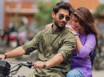 leader premieres with kinza hashmi ali raza winning early praise