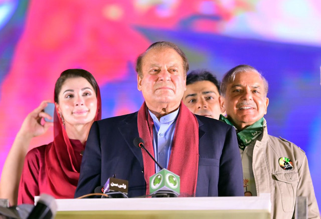 pml n supremo nawaz sharif arrives at stage alongside shehbaz sharif and maryam nawaz to address minar e pakistan rally in lahore on saturday october 21 2023 photo pml n