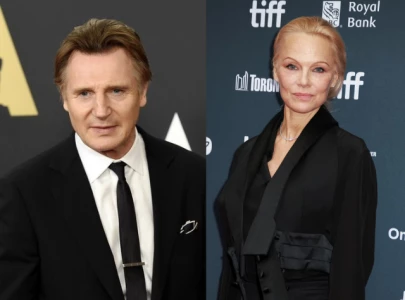 pamela anderson kisses liam neeson on red carpet following his comments on working with her pamela anderson kisses liam neeson on red carpet following his comments on working with her