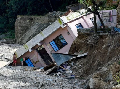 death toll hits 225 as nepal flood survivors criticise government over poor relief