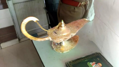 indian doctor duped into buying aladdin s lamp after genie show indian doctor duped into buying aladdin s lamp after genie show