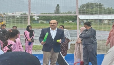phf interim president mohyuddin wani interacts with youngsters at an event in islamabad photo file