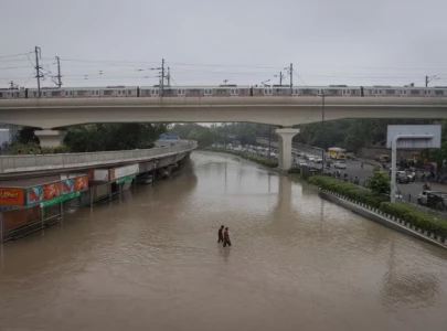 floods force new delhi to shut schools offices and plan water rationing
