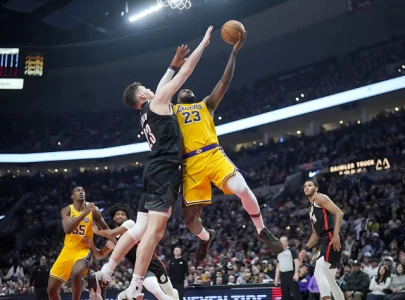 lakers vs trail blazers 110 102 lebron james makes yet more history lakers vs trail blazers 110 102 lebron james makes yet more history