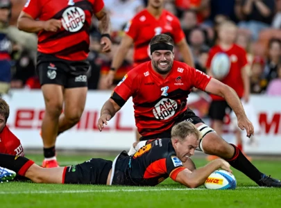 super rugby chiefs overpower crusaders with dominant second half surge