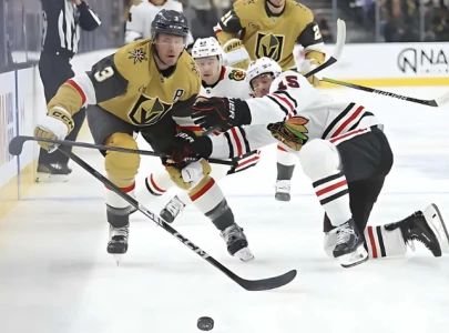 blackhawks vs golden knights 5 7 vegas holds off late surge from chicago