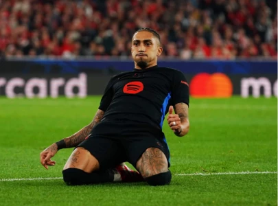 benfica vs barcelona 0 1 raphinha clutch again as 10 man barca survive in ucl benfica vs barcelona 0 1 raphinha clutch again as 10 man barca survive in ucl