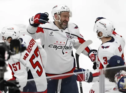 watch alexander ovechkin breaks wayne gretsky s historic nhl goal record