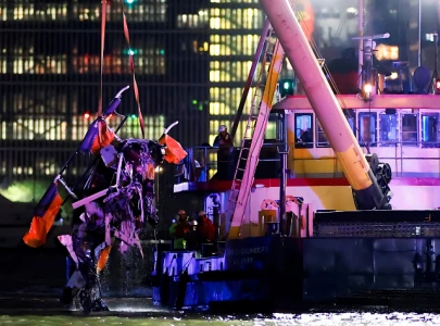helicopter crashes in nyc s hudson river claiming six lives helicopter crashes in nyc s hudson river claiming six lives