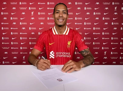 virgil van dijk officially signs two year extension with liverpool virgil van dijk officially signs two year extension with liverpool