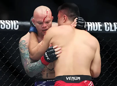 anthony smith confronts fan after retirement fight loss at ufc kansas city