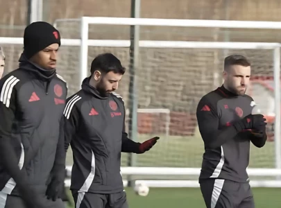 luke shaw returns to training for manchester united ahead of europa league match luke shaw returns to training for manchester united ahead of europa league match