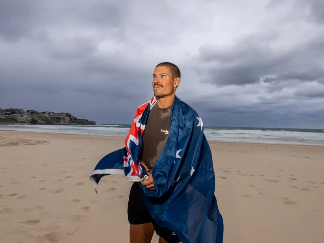 uk man sprints into history with fastest australia crossing on foot uk man sprints into history with fastest australia crossing on foot