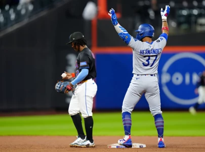teoscar hern ndez leads dodgers to 7 5 win against mets in chaotic game teoscar hern ndez leads dodgers to 7 5 win against mets in chaotic game