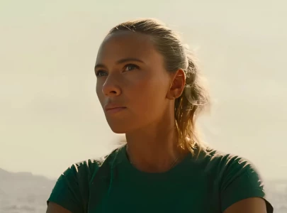 scarlett johansson battles dinosaurs in jurassic world rebirth final trailer