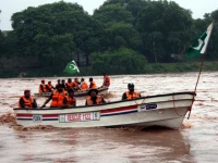 rescue 1122 personnel take part in a mock flood fighting and rescue exercise along the ravi river in lahore on tuesday as the ndma issued flood alerts warning of rising water levels in the sutlej and ravi rivers due to heavy rainfall and water discharge from india photo app