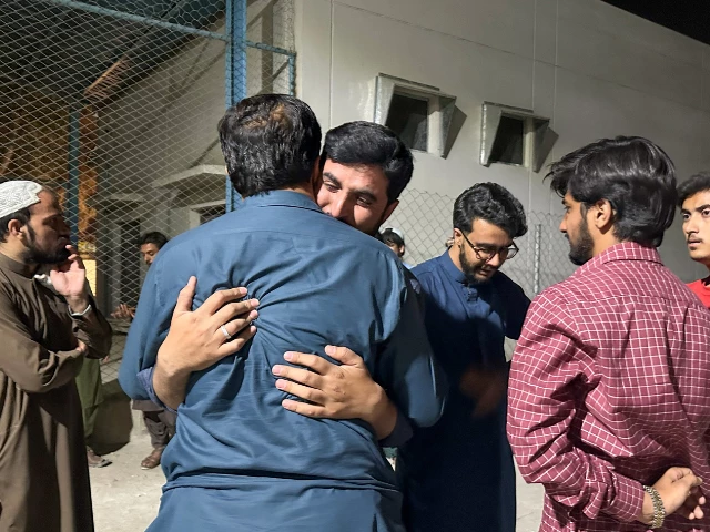 men mourn the death of a relative who was killed in a bomb blast at a public rally in quetta at hospital premises in quetta pakistan september 2 2025 photo afp