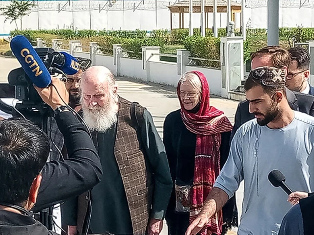 british nationals peter reynolds centre l and his wife barbara centre r speak with journalists upon their release from taliban custody at kabul airport on september 19 2025 an elderly british couple detained in afghanistan for almost eight months were released on september 19 the taliban authorities said after pressure built to free the pair due to fears over their health photo afp british nationals peter reynolds centre l and his wife barbara centre r speak with journalists upon their release from taliban custody at kabul airport on september 19 2025 an elderly british couple detained in afghanistan for almost eight months were released on september 19 the taliban authorities said after pressure built to free the pair due to fears over their health photo afp