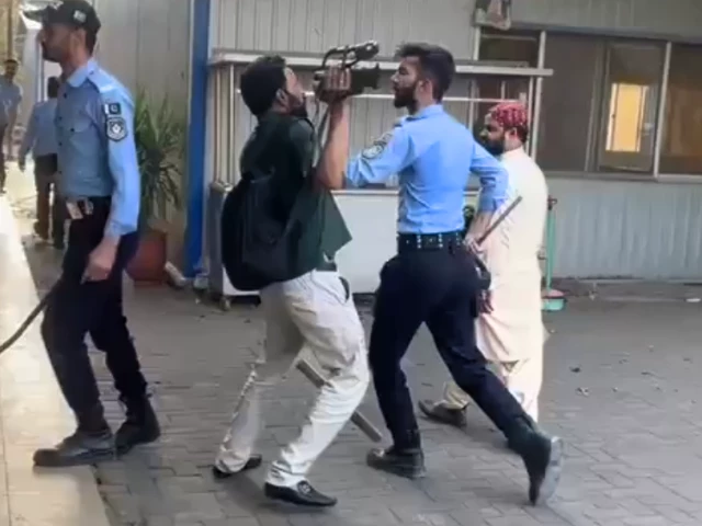 a police officer assaults a cameraman inside islamabad s national press club during a violent police crackdown on journalists on thursday october 2 2025 screengrab