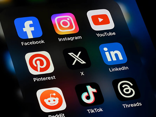 Social media is the main source of news for majority Americans, according to new research | The Express Tribune