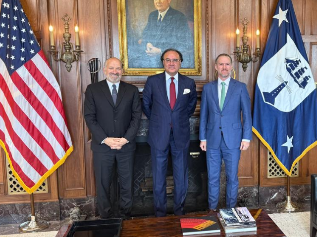 Finance Minister Muhammad Aurangzeb meets US Secretary of Commerce Howard Lutnick and US Trade Representative Ambassador Jamieson Greer in Washington on Friday, July 18, 2025. Photo: Ministry of Finance