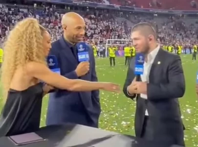 khabib nurmagomedov praised for refusing handshake with female anchor khabib nurmagomedov praised for refusing handshake with female anchor