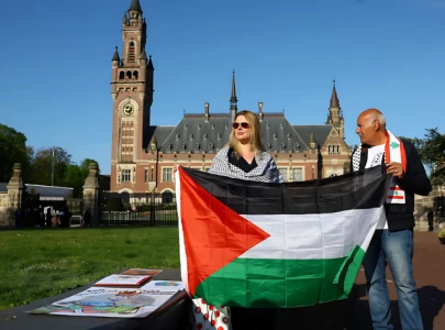 un palestinian officials accuse israel of blocking gaza aid at world court