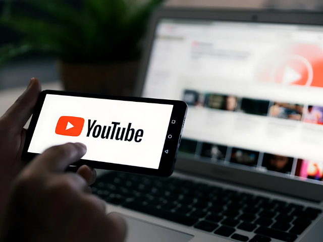 YouTube increasingly becoming the preferred learning platform for US tech workers, survey reveals | The Express Tribune