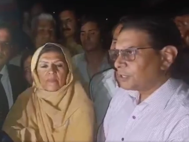 pakistan tehreek e insaf pti secretary general salman akram raja along with aleema khan speaks to media near dahgal checkpoint photo screengrab