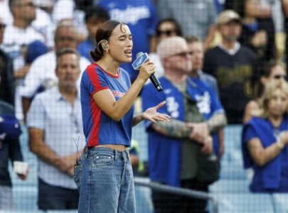 nezza sings national anthem in spanish after dodgers advised against it