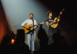 niall horan joins shawn mendes on stage in surprise o2 moment niall horan joins shawn mendes on stage in surprise o2 moment