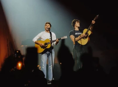 niall horan joins shawn mendes on stage in surprise o2 moment niall horan joins shawn mendes on stage in surprise o2 moment