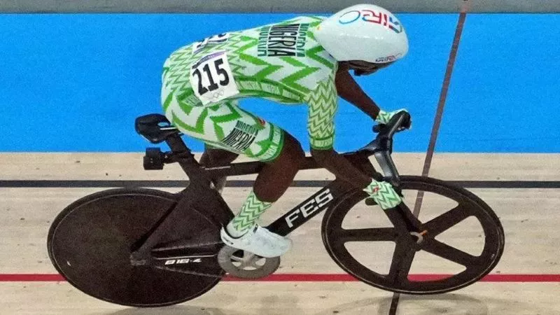 german olympians help out nigerian competitor by lending a bike to compete german olympians help out nigerian competitor by lending a bike to compete