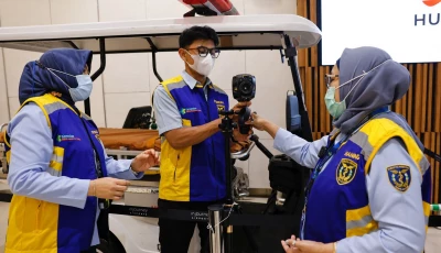 airport health authorities wearing protective masks prepare a thermal imager at soekarno hatta international airport following the implementation of health screening for arriving passengers after india confirmed two cases of the deadly nipah virus in tangerang near jakarta indonesia january 30 2026 reuters