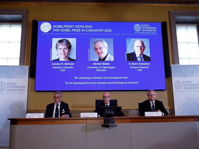 jonas aqvist chairman of the nobel committee for chemistry hans ellegren secretary general of the royal swedish academy of sciences and olof ramstrom member of the nobel committee for chemistry announce winners of the 2022 nobel prize in chemistry caroline r bertozzi morten meldal and k barry sharpless during a news conference at the royal swedish academy of sciences in stockholm sweden october 5 2022 photo reuters jonas aqvist chairman of the nobel committee for chemistry hans ellegren secretary general of the royal swedish academy of sciences and olof ramstrom member of the nobel committee for chemistry announce winners of the 2022 nobel prize in chemistry caroline r bertozzi morten meldal and k barry sharpless during a news conference at the royal swedish academy of sciences in stockholm sweden october 5 2022 photo reuters